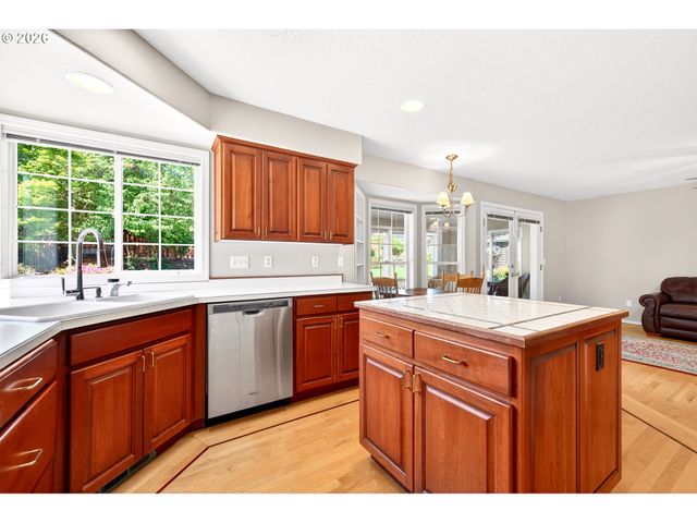 211 Nw WEST HILLS Dr, Mc Minnville, OR 97128