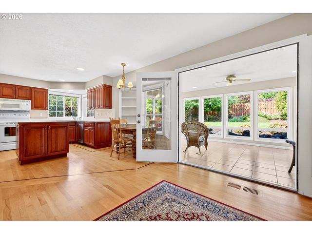 211 Nw WEST HILLS Dr, Mc Minnville, OR 97128
