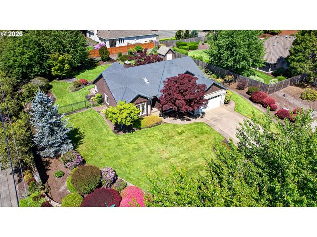 211 Nw WEST HILLS Dr, Mc Minnville, OR 97128