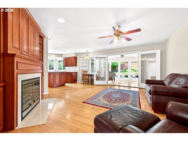 211 Nw WEST HILLS Dr, Mc Minnville, OR 97128