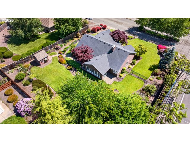 211 Nw WEST HILLS Dr, Mc Minnville, OR 97128