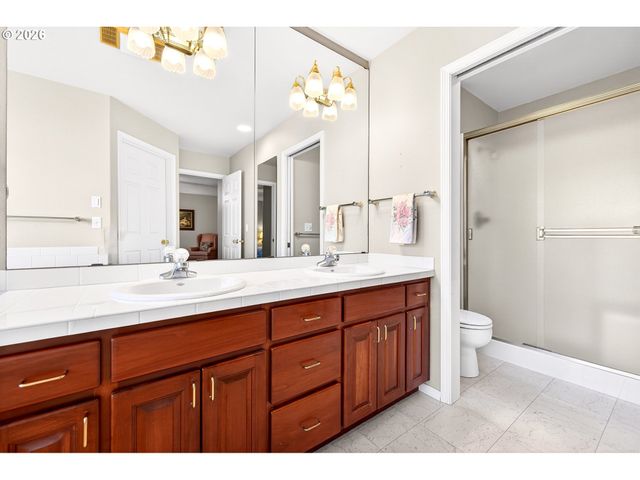 211 Nw WEST HILLS Dr, Mc Minnville, OR 97128