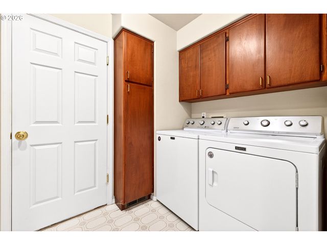 211 Nw WEST HILLS Dr, Mc Minnville, OR 97128