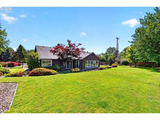 211 Nw WEST HILLS Dr, Mc Minnville, OR 97128