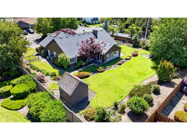 211 Nw WEST HILLS Dr, Mc Minnville, OR 97128