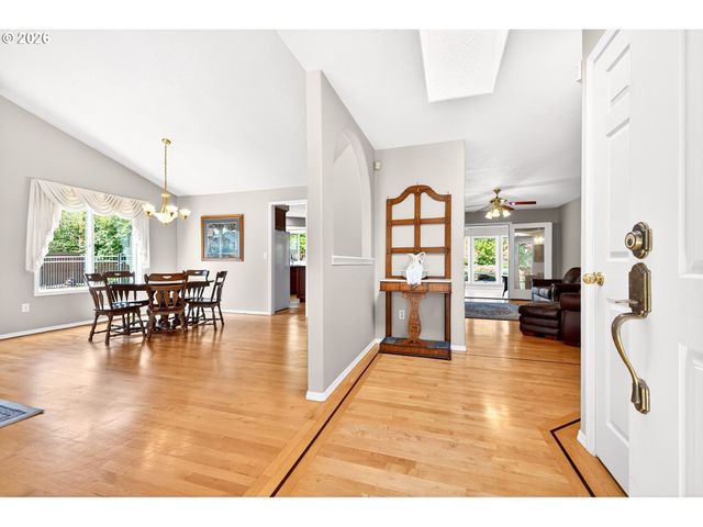 211 Nw WEST HILLS Dr, Mc Minnville, OR 97128