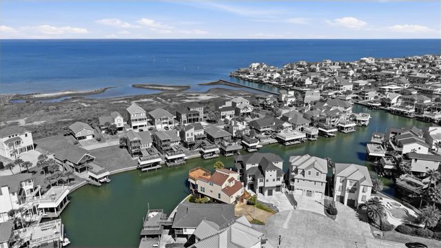 3902 Island Court, Galveston, TX 77554