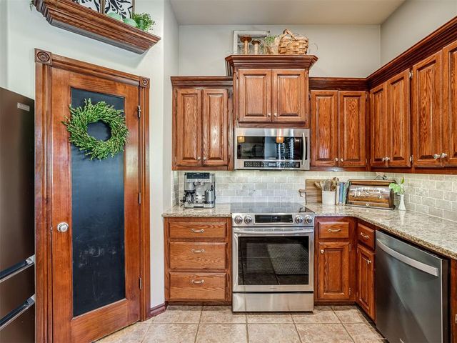 916 Winter Park, Blanchard, OK 73010