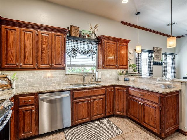 916 Winter Park, Blanchard, OK 73010