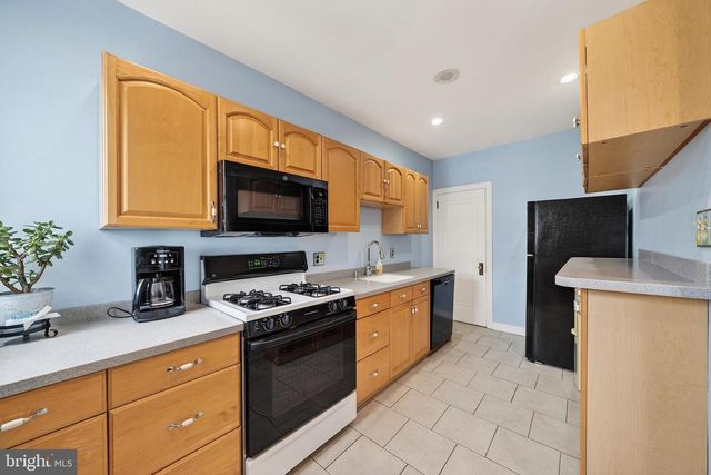 990 E GODFREY AVE, Philadelphia, PA 19124