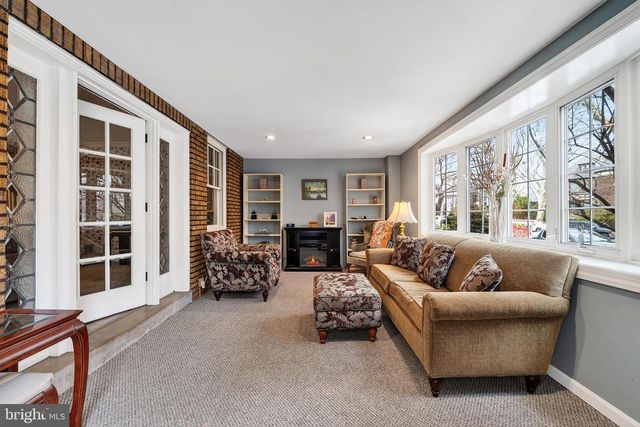 990 E GODFREY AVE, Philadelphia, PA 19124