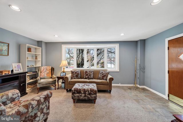 990 E GODFREY AVE, Philadelphia, PA 19124