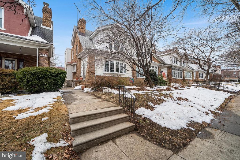 990 E GODFREY AVE, Philadelphia, PA 19124