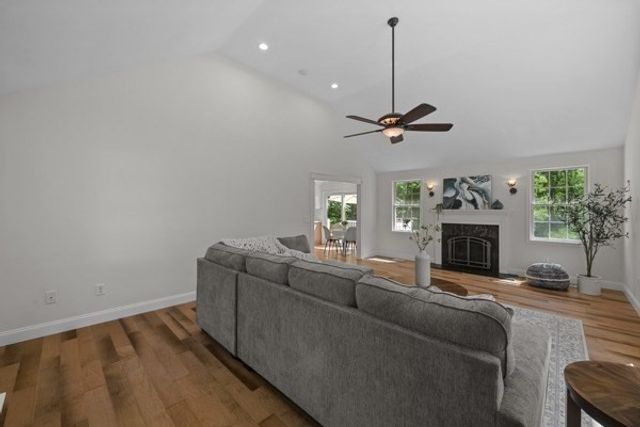128 Memorial Dr, Shrewsbury, MA 01545