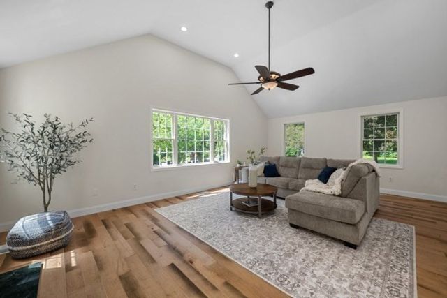 128 Memorial Dr, Shrewsbury, MA 01545