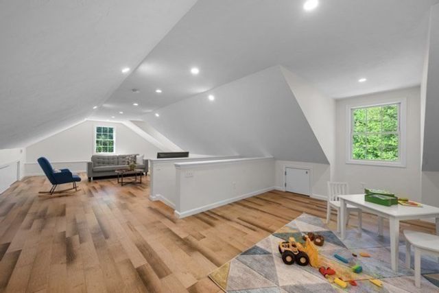 128 Memorial Dr, Shrewsbury, MA 01545