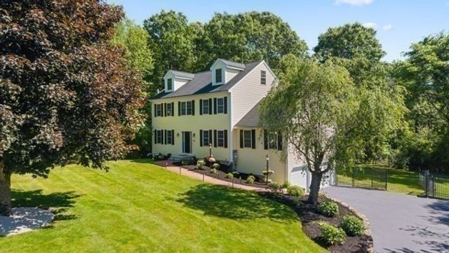 128 Memorial Dr, Shrewsbury, MA 01545