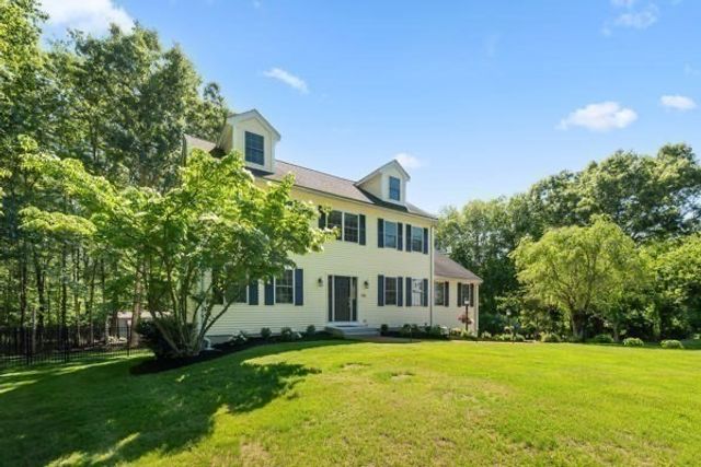 128 Memorial Dr, Shrewsbury, MA 01545