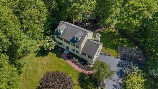 128 Memorial Dr, Shrewsbury, MA 01545