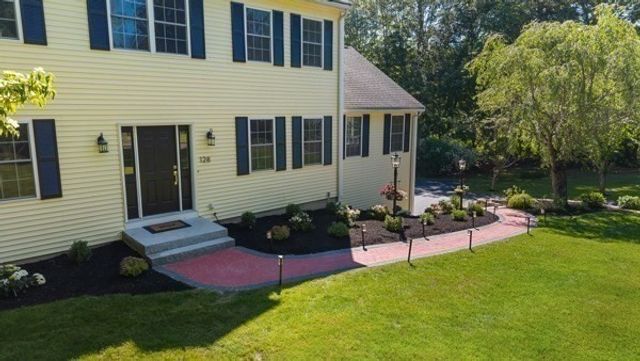 128 Memorial Dr, Shrewsbury, MA 01545
