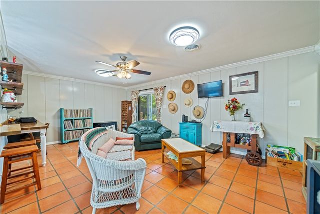 750 Burkshire Dr, Corpus Christi, TX 78412