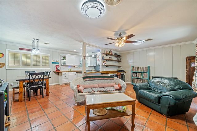 750 Burkshire Dr, Corpus Christi, TX 78412
