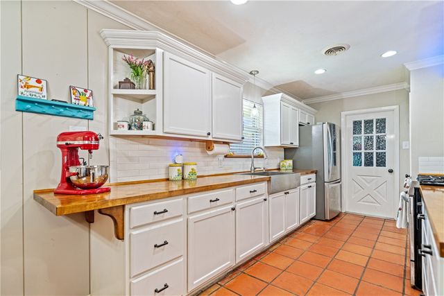 750 Burkshire Dr, Corpus Christi, TX 78412