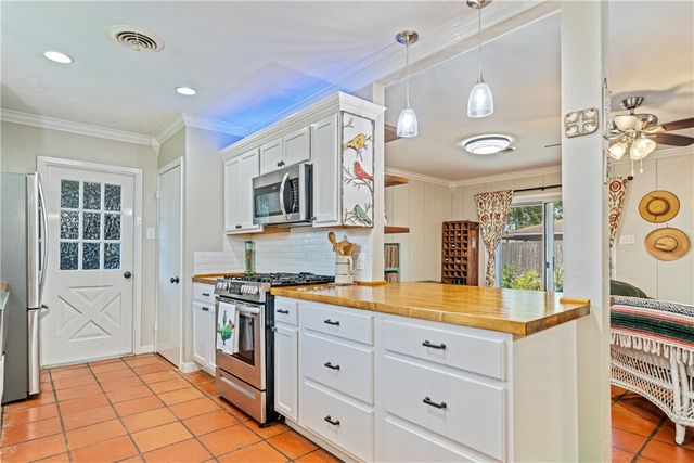 750 Burkshire Dr, Corpus Christi, TX 78412