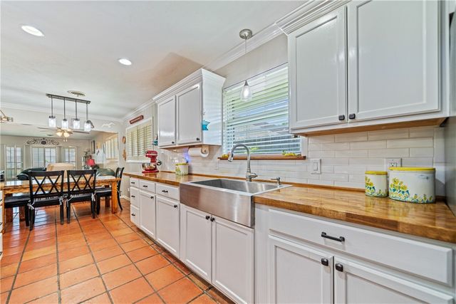 750 Burkshire Dr, Corpus Christi, TX 78412