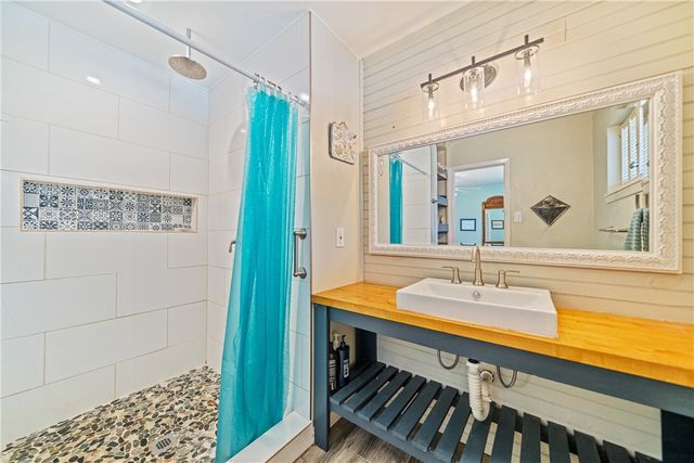 750 Burkshire Dr, Corpus Christi, TX 78412
