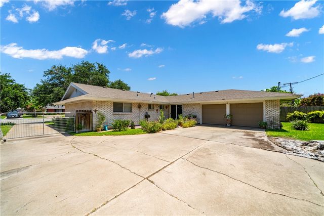 750 Burkshire Dr, Corpus Christi, TX 78412