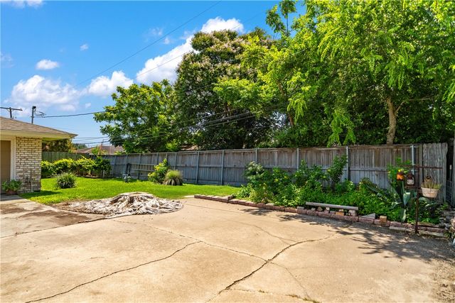 750 Burkshire Dr, Corpus Christi, TX 78412