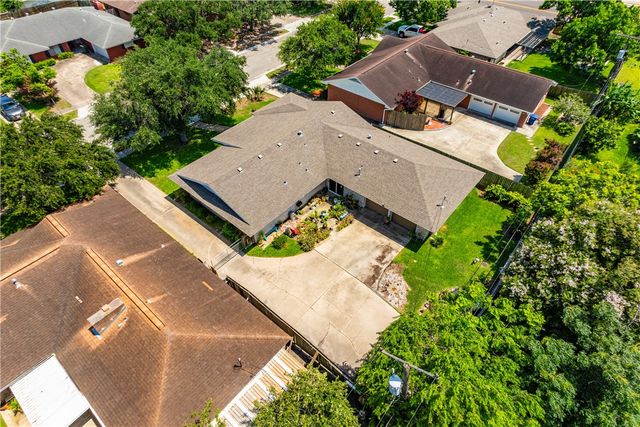 750 Burkshire Dr, Corpus Christi, TX 78412