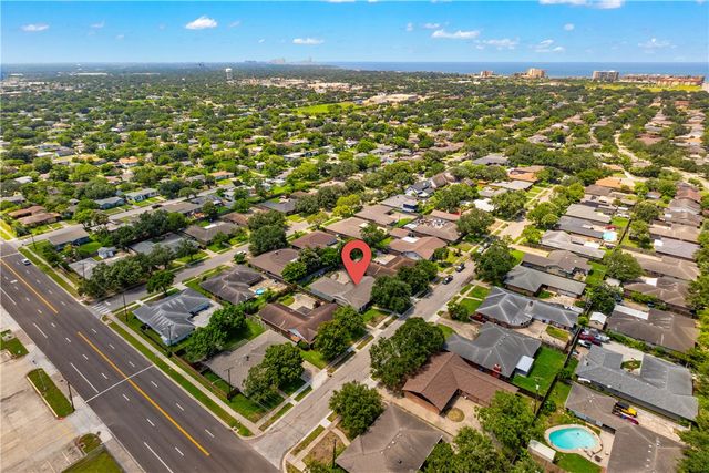750 Burkshire Dr, Corpus Christi, TX 78412