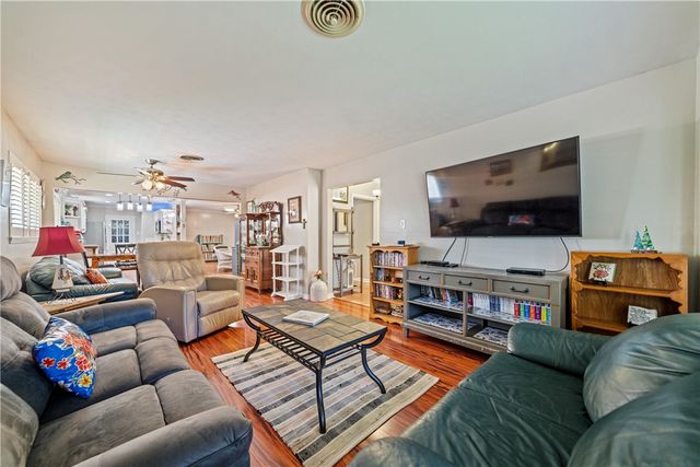 750 Burkshire Dr, Corpus Christi, TX 78412