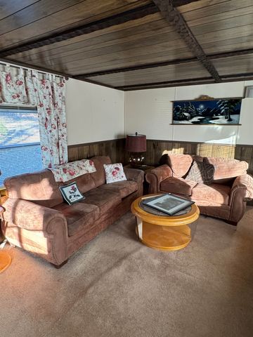 2 Wagon Drive, Brattleboro, VT 05301