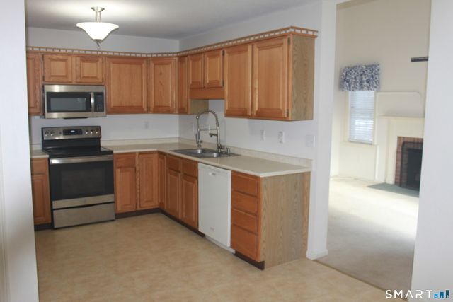 15 Downing Way 15, Suffield, CT 06078