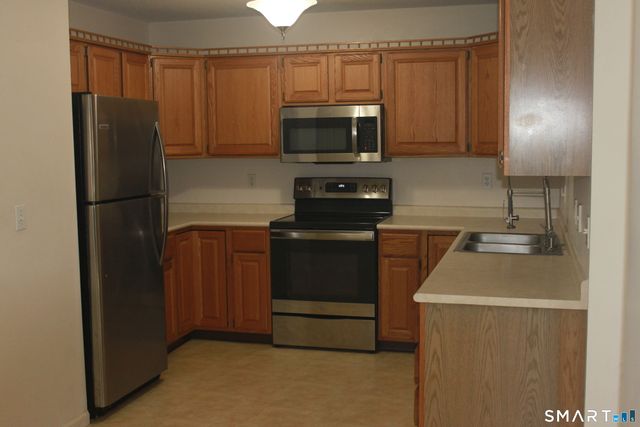 15 Downing Way 15, Suffield, CT 06078