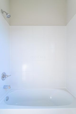 8999 Hawk Hill Way, Plain City, OH 43064