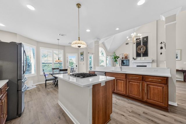 7124 Via Dono DR, Austin, TX 78749