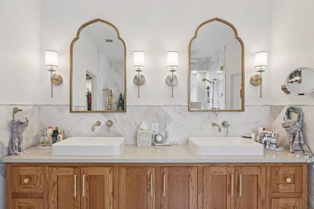 7124 Via Dono DR, Austin, TX 78749