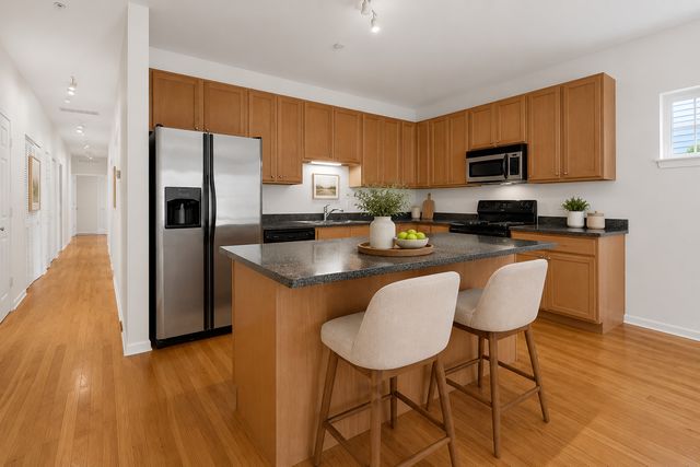9222 Ewing Avenue 102, Evanston, IL 60203