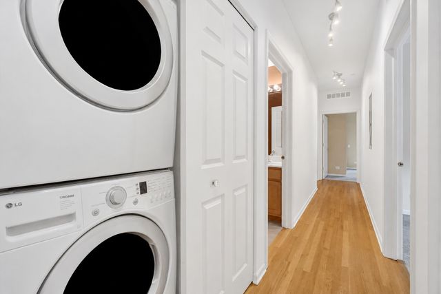 9222 Ewing Avenue 102, Evanston, IL 60203