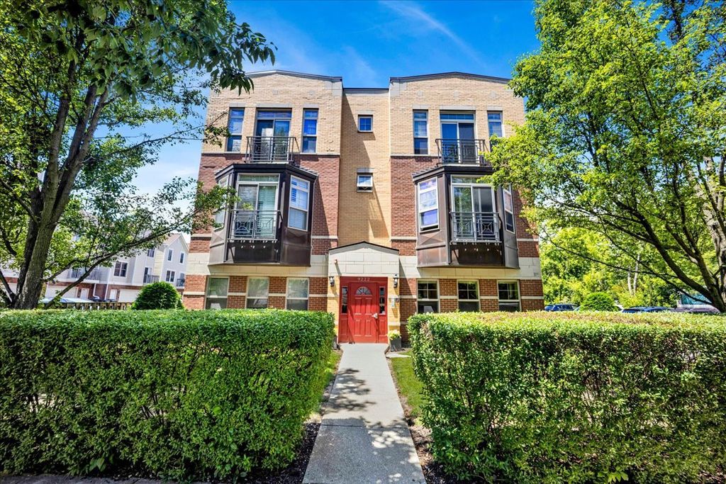 9222 Ewing Avenue 102, Evanston, IL 60203