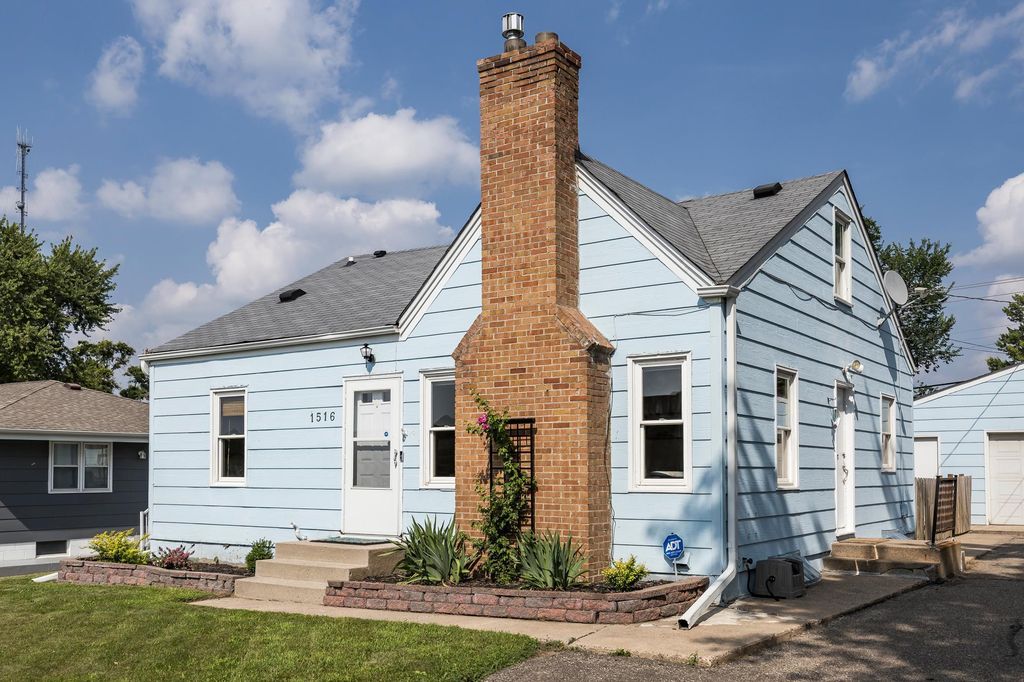 1516 Mendelssohn Avenue N, Golden Valley, MN 55427