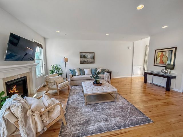 11 Crispwater 11, Hopkinton, MA 01748