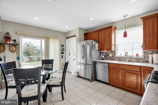 24 BROOKFIELD DR, Fleetwood, PA 19522