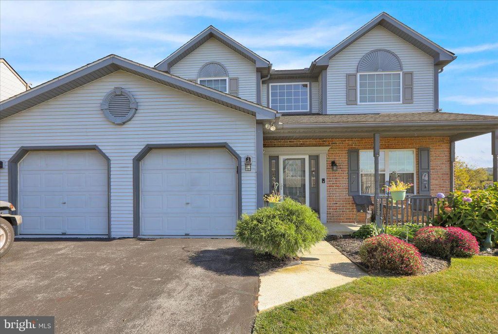 24 BROOKFIELD DR, Fleetwood, PA 19522