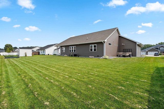 2066 FESCUE WAY, Suamico, WI 54313