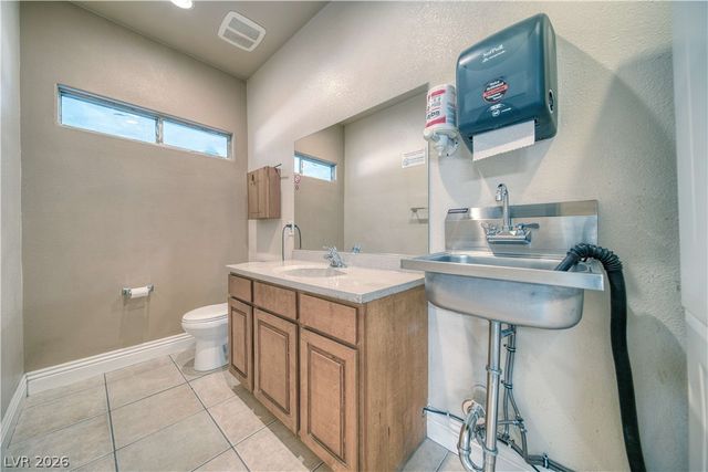 4900 East Cheyenne Way, Pahrump, NV 89061